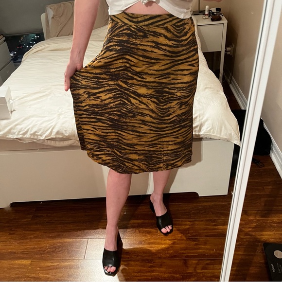 Tiger print skirt - Picture 3 of 8